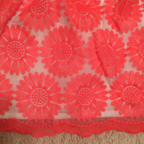 Francesca’s floral pink and white skirt - Picture 2 of 2